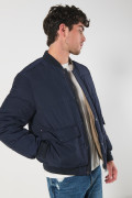 Chaqueta bomber unicolor acolchada doble faz con bolsillos