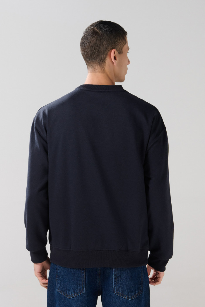 Buzo azul intenso cuello redondo de Snoopy & Yale