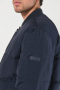 Chaqueta bomber unicolor acolchada doble faz con bolsillos