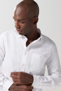 Camisa unicolor manga larga con texturas y bolsillo