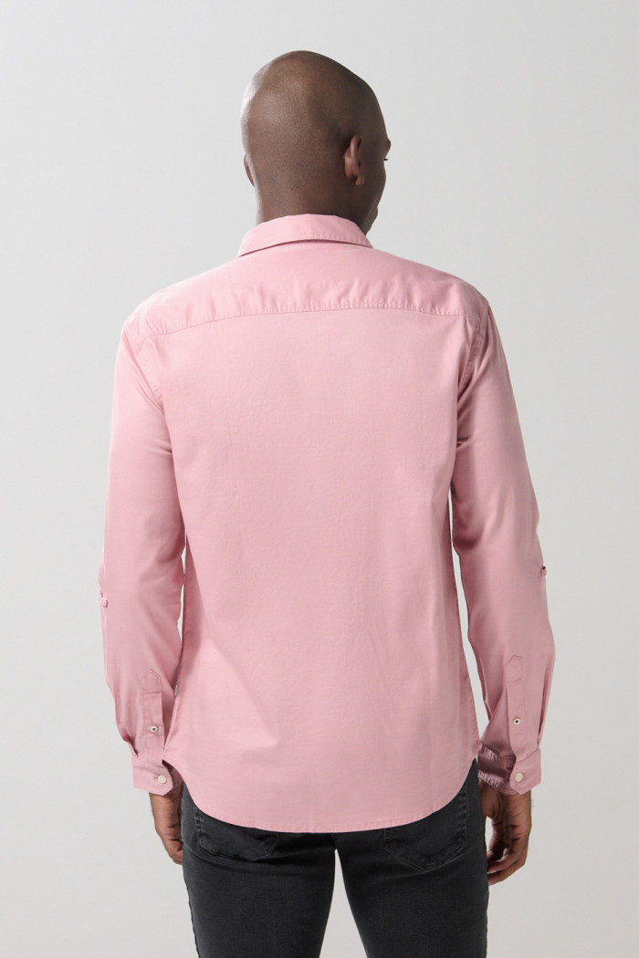 Camisa unicolor manga larga con texturas y bolsillo