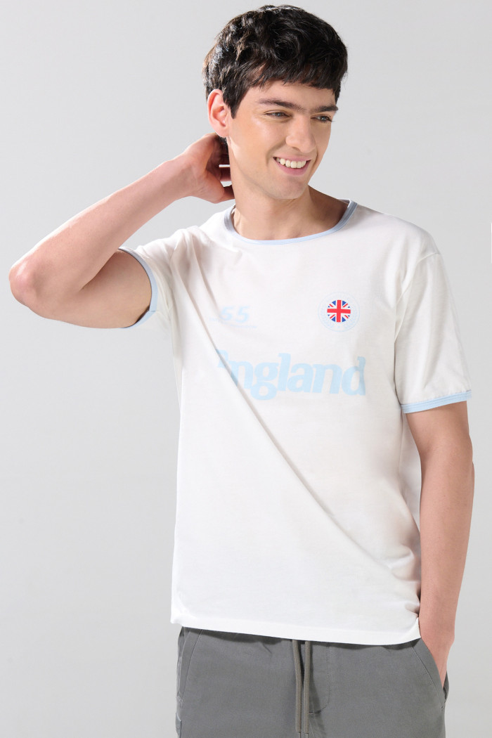 Camiseta crema college manga corta con contrastes azules