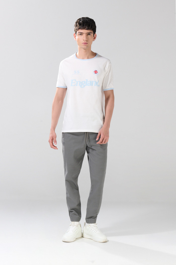 Camiseta crema college manga corta con contrastes azules
