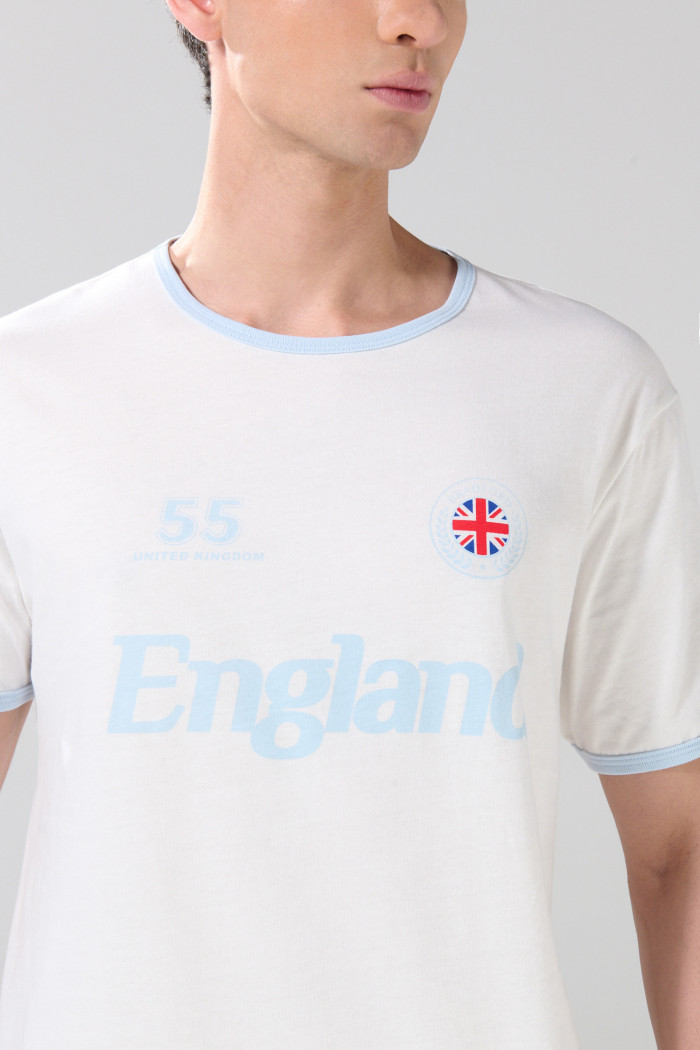 Camiseta crema college manga corta con contrastes azules