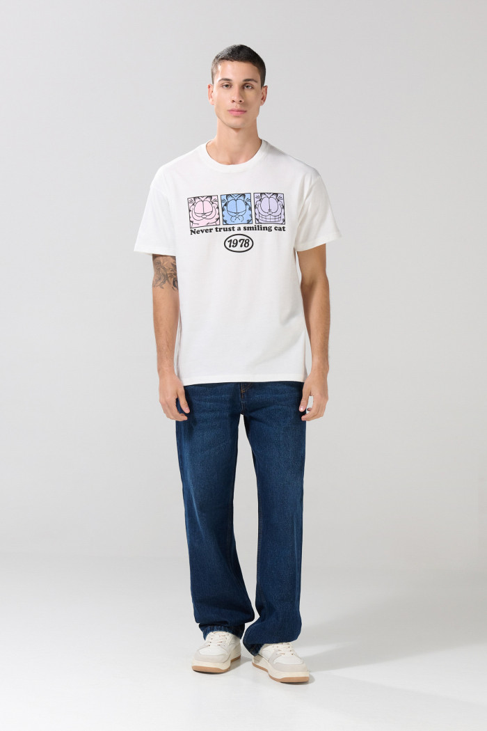 Camiseta crema clara con cuello redondo de Garfield
