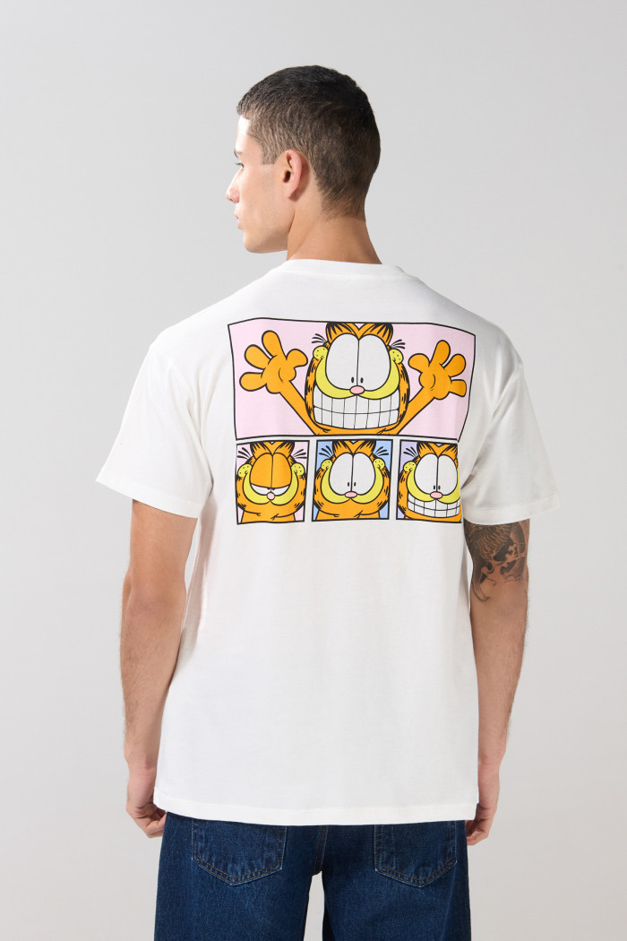 Camiseta crema clara con cuello redondo de Garfield
