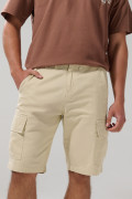 Bermuda en dril cargo unicolor con tiro bajo y bolsillos