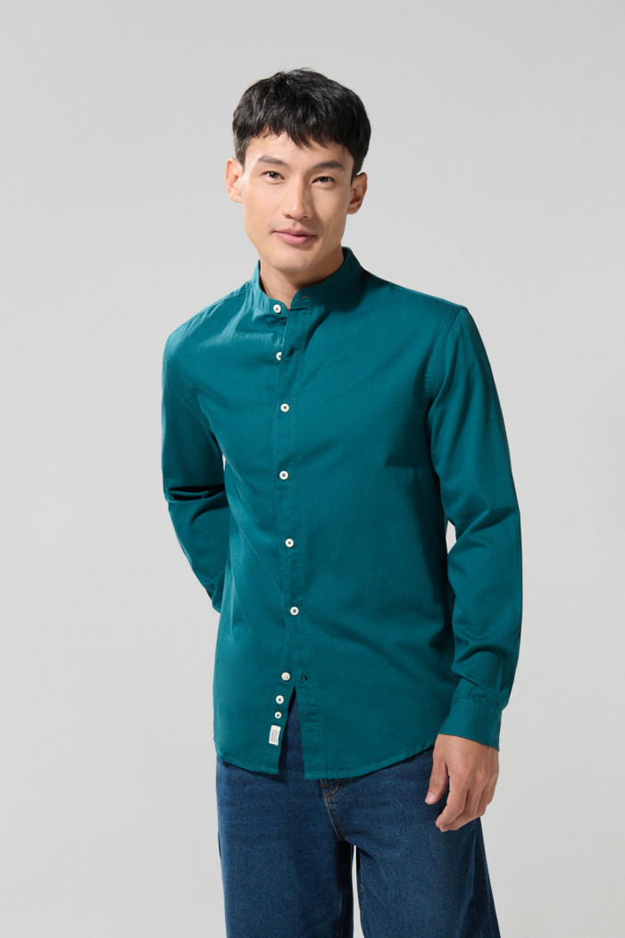 Camisa cuello nerú en algodón unicolor con botones