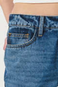 Jean flare tiro medio azul claro con bota ancha
