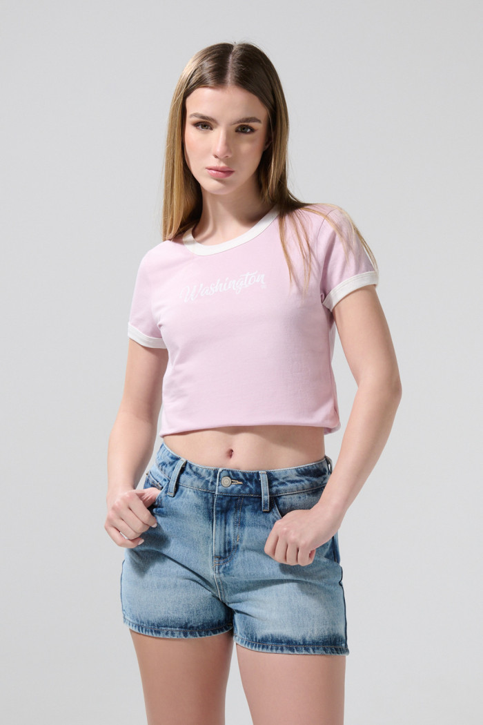 Short tiro alto azul claro de jean con ligeros desgastes