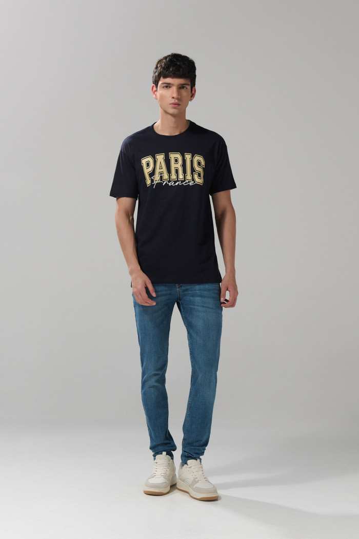 Camiseta azul en algodón manga corta con texto college