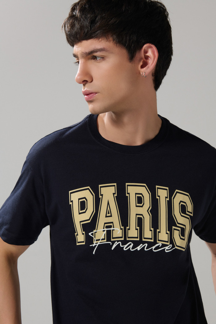 Camiseta azul en algodón manga corta con texto college