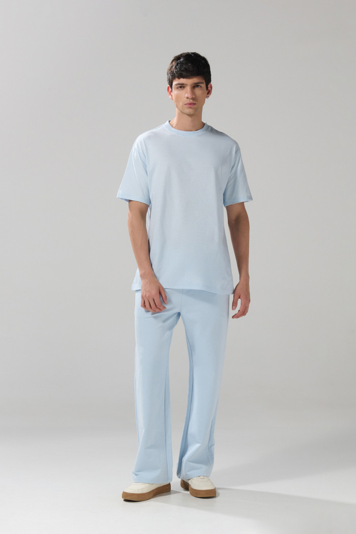 Pantalón jogger unicolor con cintura elástica y bolsillos