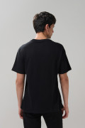 Camiseta negra de Snoopy & Cambridge manga corta