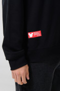 Buzo negro con cuello redondo y diseño de Mickey