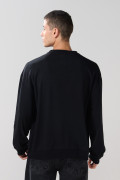 Buzo negro con cuello redondo y diseño de Mickey