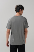 Camiseta gris intensa de Rick and Morty con manga corta