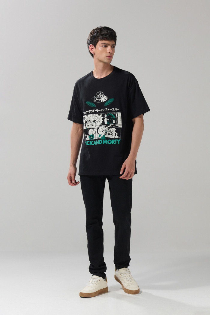 Camiseta de Rick and Morty negra con manga corta