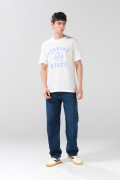 Camiseta crema manga corta con texto college azul