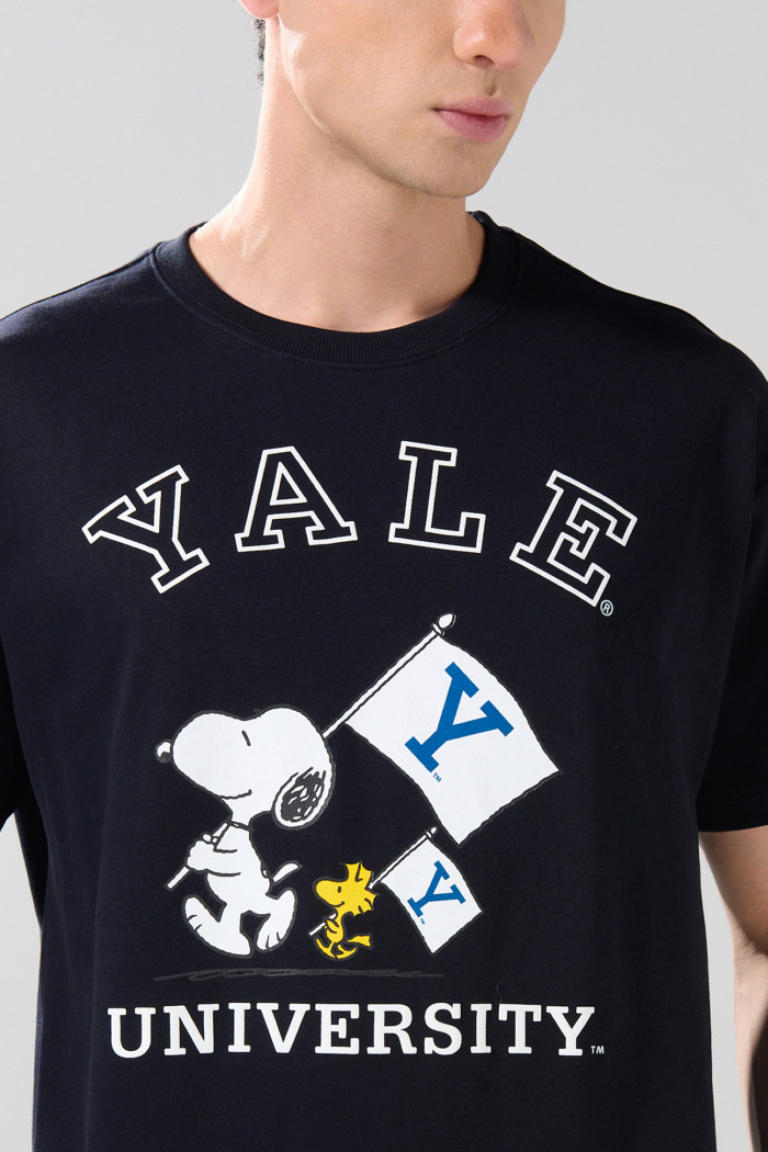 Camiseta de Snoopy & Yale azul intensa con manga corta