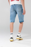 Bermuda de jean azul clara con diseños de Mickey