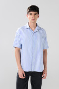 Camisa unicolor con diseño de rayas y cuello resort