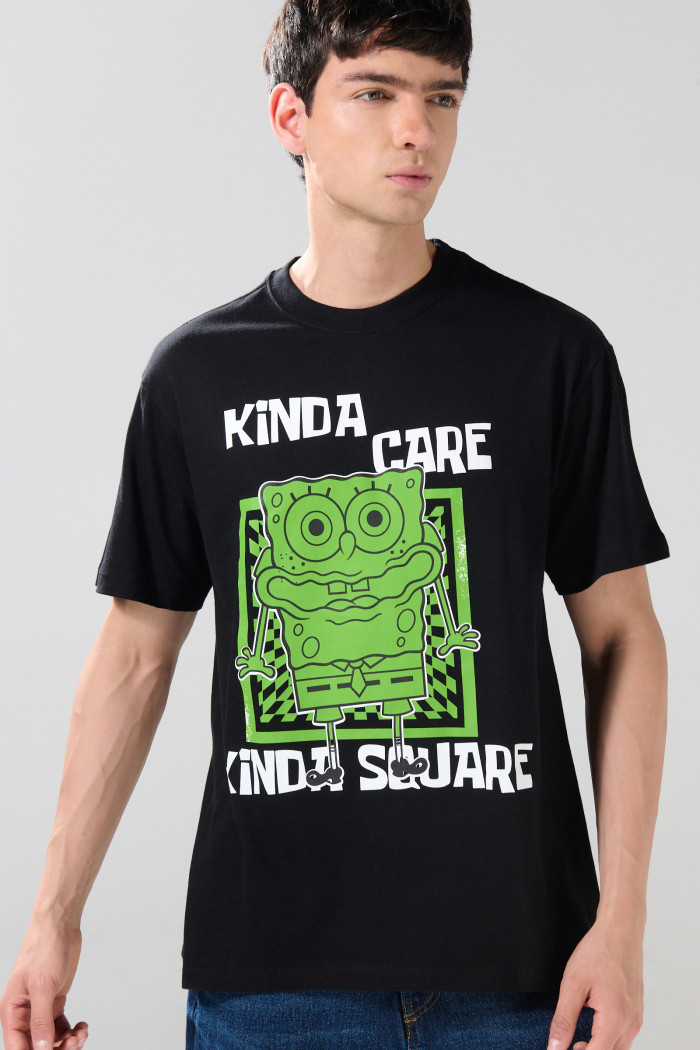 Camiseta negra de Bob Esponja con cuello redondo