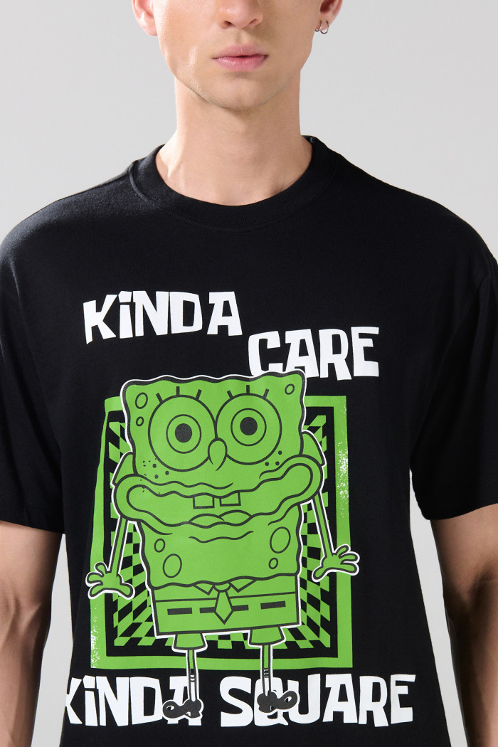 Camiseta negra de Bob Esponja con cuello redondo