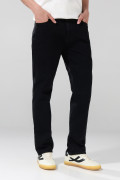 Jean tiro bajo negro straight leg con bota recta y bolsillos