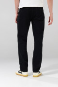 Jean tiro bajo negro straight leg con bota recta y bolsillos