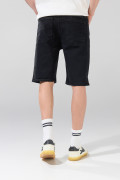 Bermuda slim negra de jean con cremallera y tiro bajo