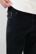 Jean skinny negro con 5 bolsillos y tiro bajo