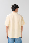 Camisa cuello resort kaki clara con manga corta