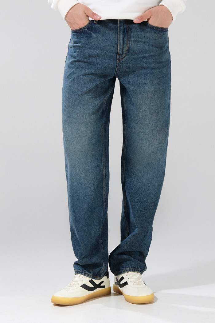 Jean tiro bajo 90´S bota recta azul oscuro con bolsillos