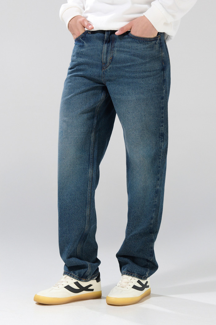 Jean tiro bajo 90´S bota recta azul oscuro con bolsillos