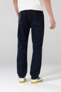 Jean tiro bajo azul intenso straight leg con bota recta