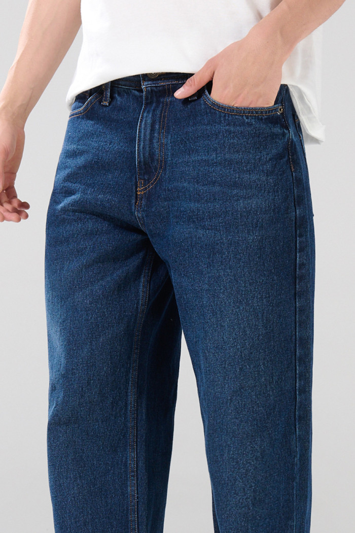 Jean tiro medio azul oscuro tipo baggy con bota ancha