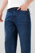 Jean tiro medio azul oscuro tipo baggy con bota ancha