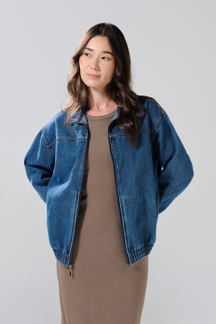 Chaqueta oversize azul medio de jean con cremallera