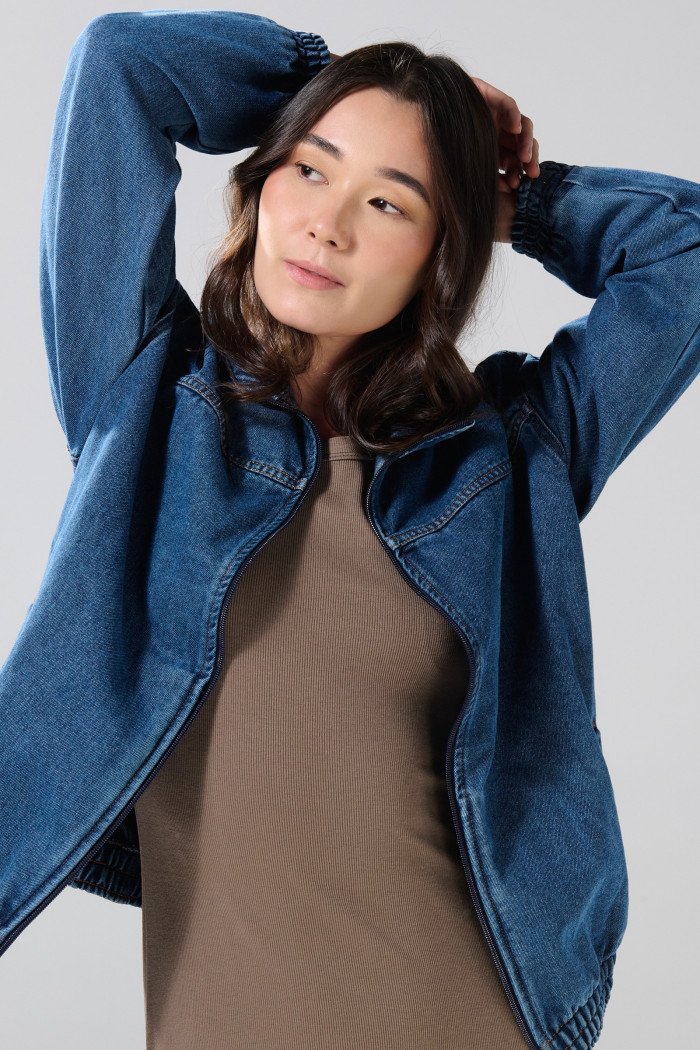 Chaqueta oversize azul medio de jean con cremallera