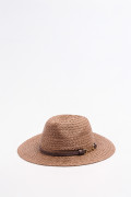 Sombrero café claro tipo fedora con cinto decorativo