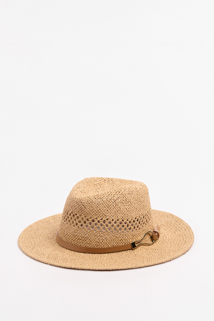 Sombrero Panamá kaki intenso con texturas y cinta decorativa