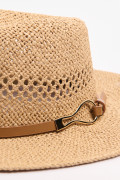 Sombrero Panamá kaki intenso con texturas y cinta decorativa