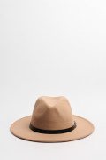 Sombrero kaki medio fedora con correa decorativa negra
