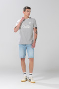 Bermuda de jean azul clara slim con bolsillos y tiro bajo