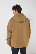 Chaqueta unicolor acolchada con capota y bolsillos de parche