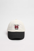 Cachucha beisbolera crema college con visera negra