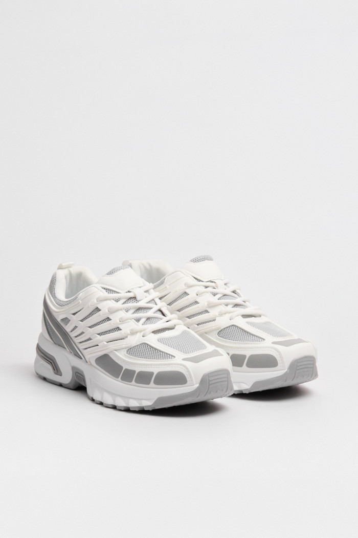 Tenis de plataforma unicolores con diseños en contraste