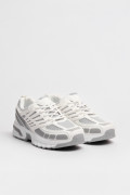 Tenis de plataforma unicolores con diseños en contraste
