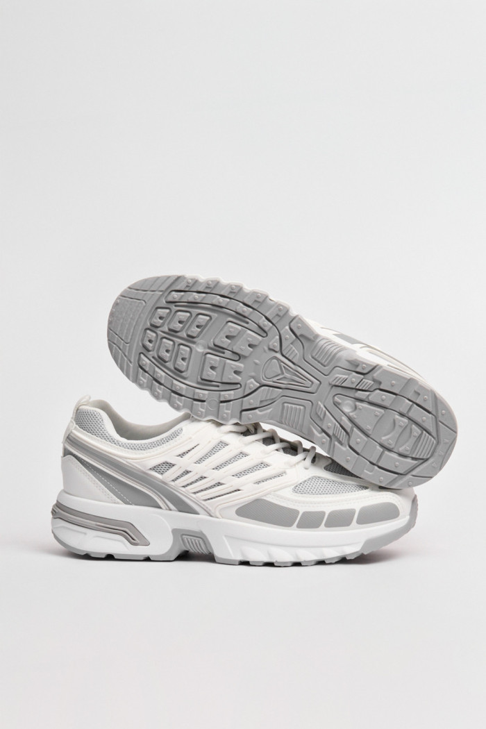 Tenis de plataforma unicolores con diseños en contraste